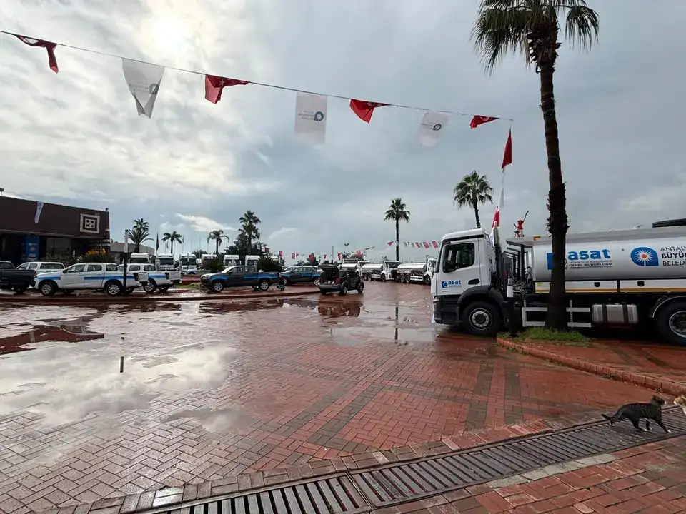 Antalya Büyükşehir hizmet filosu yenilendi: Yeni araçlar törenle tanıtıldı 9